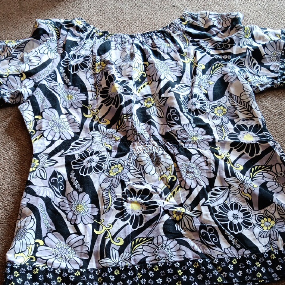 Koi Black and White Floral Tunic - Picture 3 of 9